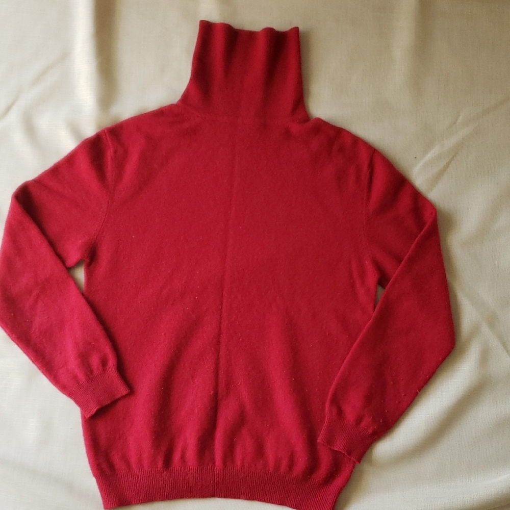 Cashmere 100 Percent. Kirkland Signature Red Turtleneck Sweater